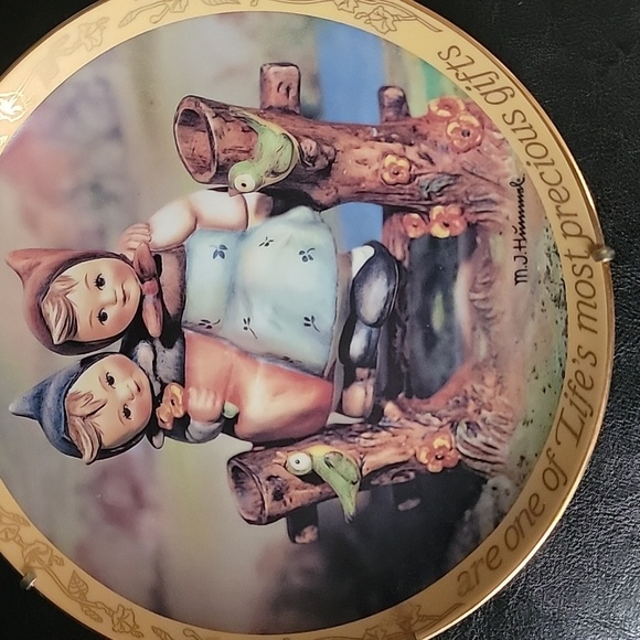 Danbury Mint Sisters Collector Plate - Picture 3 of 5